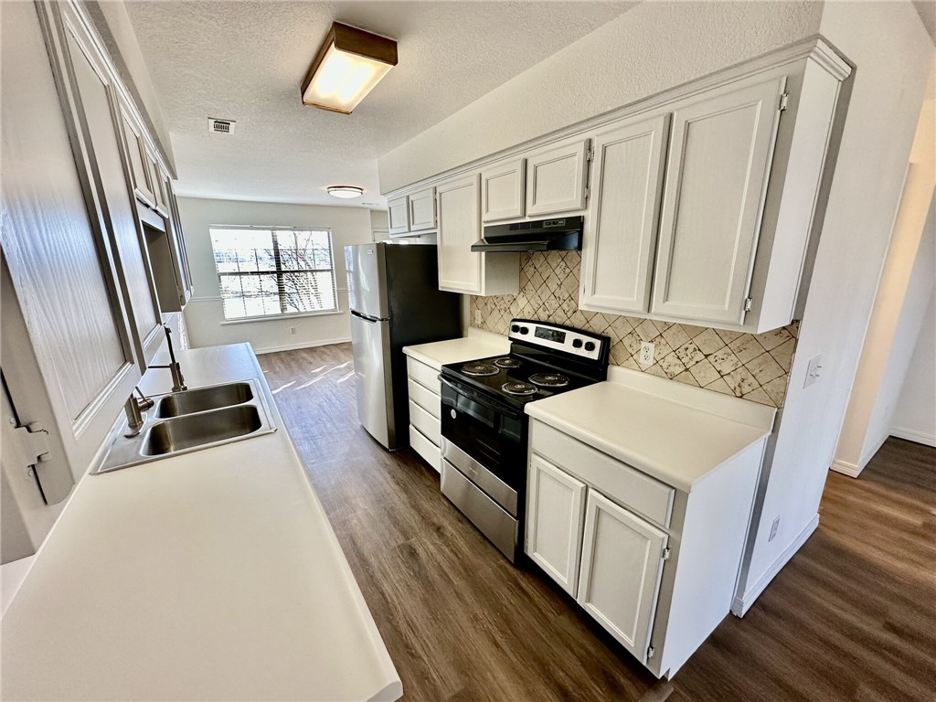 ELM TREE CENTER SUB-BENTONVILLE - Residential Lease