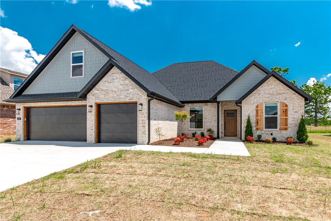 Wonderful floor plan with 4 bedrooms and a large 5th bedroom/bonus room upstairs with its own bathroom and closet.. Large open spaces great for entertaining, wired for security system, large master bathroom and closet, walk in closets, large open living room with built ins. Fence, blinds, and gutters included. 20 minutes to Tyson World headquarters.
Get an additional up to $3000 if you use the preferred lender.