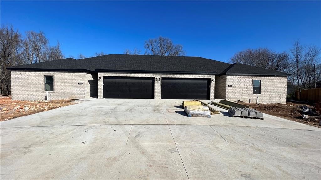 Beautiful well-maintained duplex in upcoming Gravette subdivision. Welcome your family home to a quality built home equipped with granite counter tops, spacious floor plan, and a fully fenced in yard.