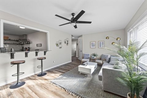 Photo of 401 W Mulberry Street, Rogers, AR 72756 (MLS # 1330039)