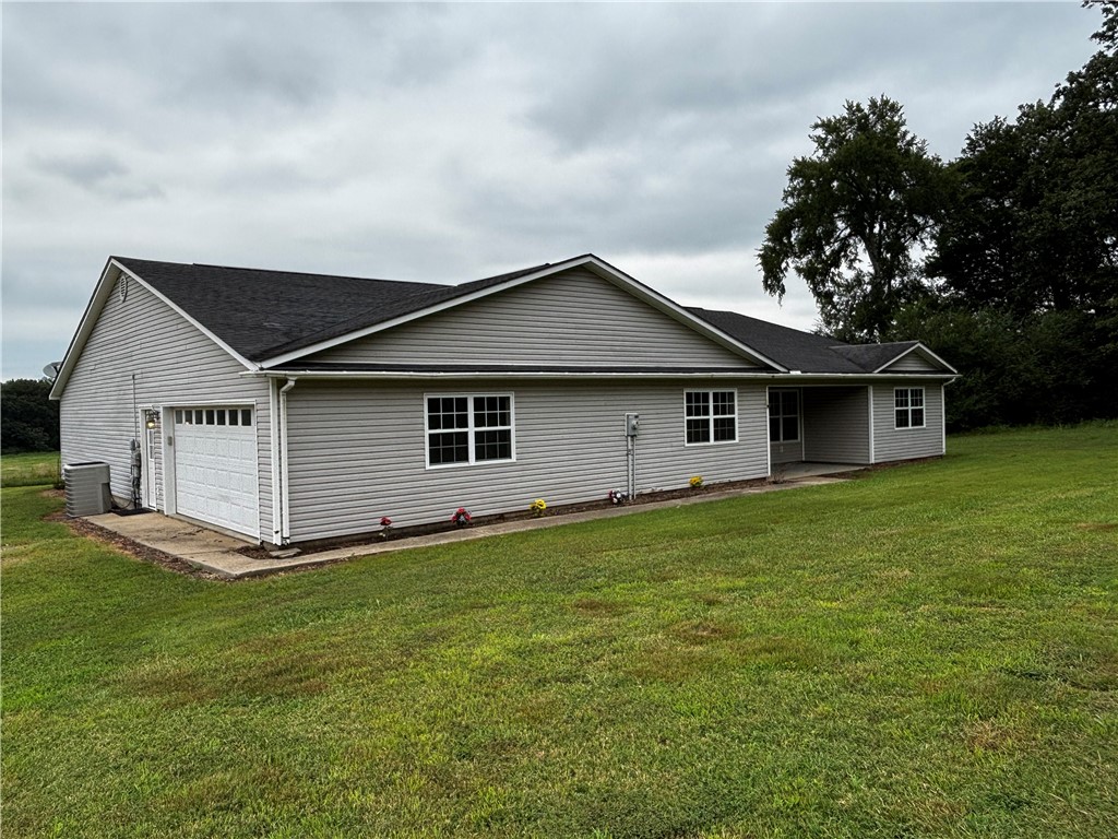 Don't miss this incredibly hard to find GORGEOUS 4 bedroom rental. This home is very large, with fully equipped kitchen, dining room, breakfast area, safe room, large back patio and more. 12 month lease required. No smoking, no pets. Applications are required with background checks, credit checks, employment/income verification and rental history.