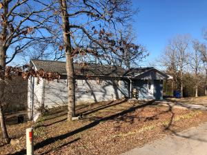 Enjoy the small fishing hamlet of Diamond City in this 3BR 2BA ranch style home. Less than 5 minutes to public launch, marina & corp park on beautiful Bull Shoals Lake. Home needs some TLC, but of this price you can afford to customize it to your liking. Approximately 35 mins to Harrison, Ar & 45 mins to Branson, Mo. Come enjoy the beautiful Ozarks!! All #'s are approx & age is on estimate.