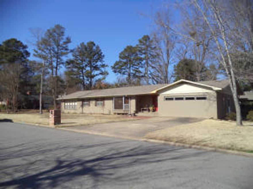 1702 West 3rd Ct- 4 bdr,3full bath, 2 laundries, large playroom, 3/4'' solid maple flooring, granite countertops, walk-in shower, whirlpool tub, huge closets, large master suite.  Fenced back yard, storage building, large lot.  $194,900 mls#15-336