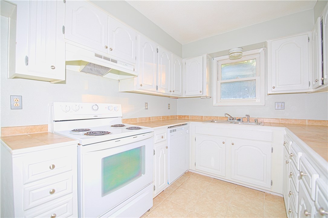 Townhouse Tct 3 A/K/A Drake Court Bvv - Residential