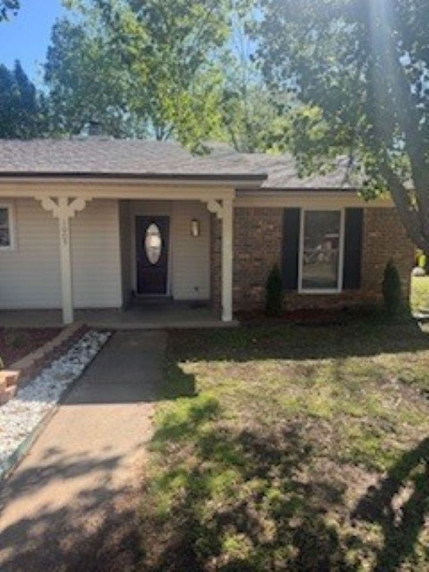 Beautifully remodeled.  New flooring, cabinets, counter tops, appliances, roof, exterior doors, ceiling fans & light fixtures.
Fresh paint and refinished fireplace.