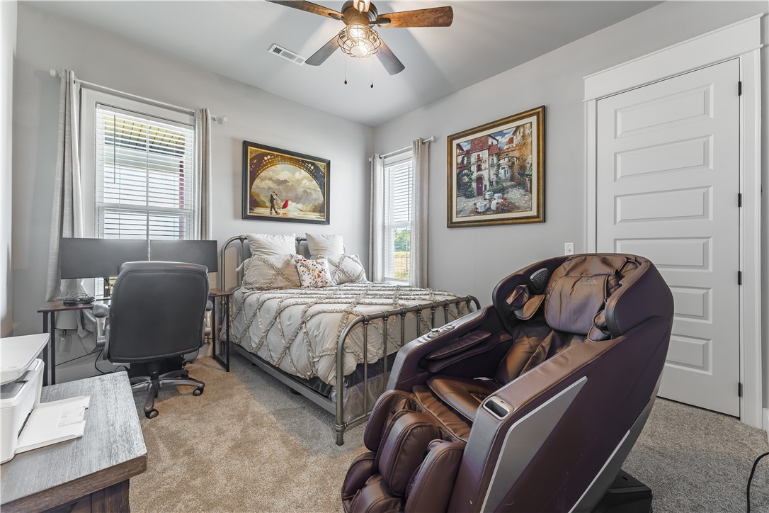 STR 24,19,32 HIGHFILL - Residential