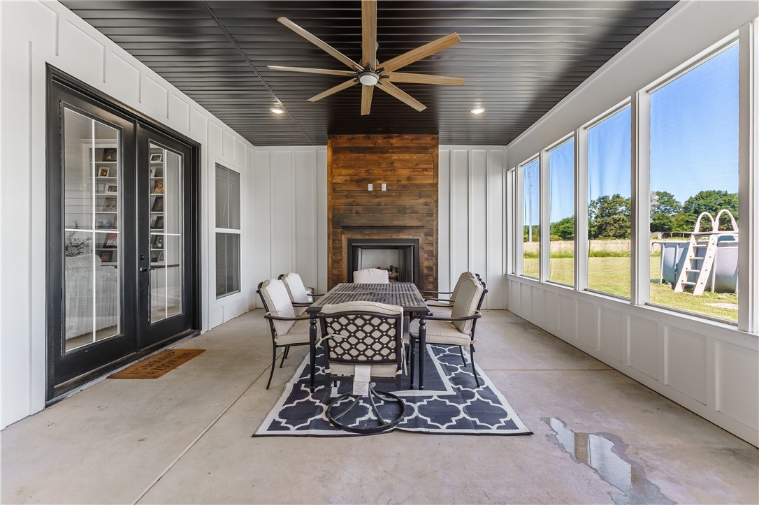 STR 24,19,32 HIGHFILL - Residential