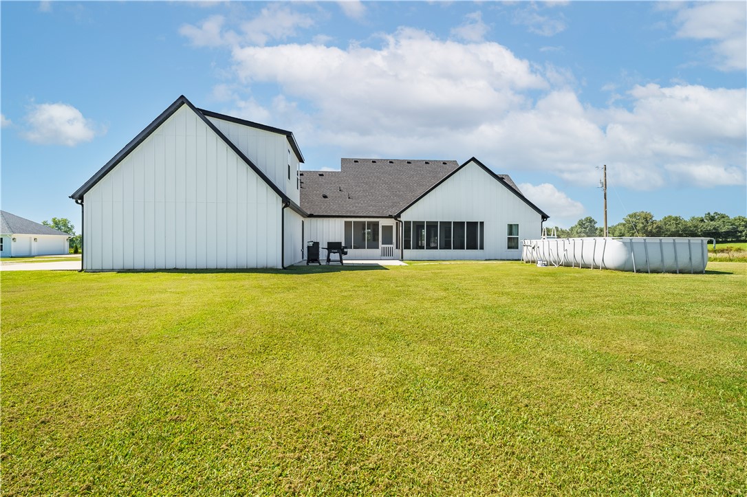STR 24,19,32 HIGHFILL - Residential