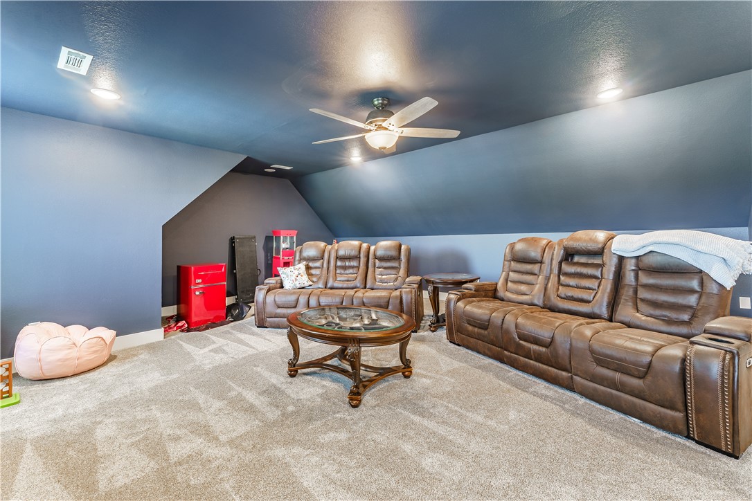 STR 24,19,32 HIGHFILL - Residential