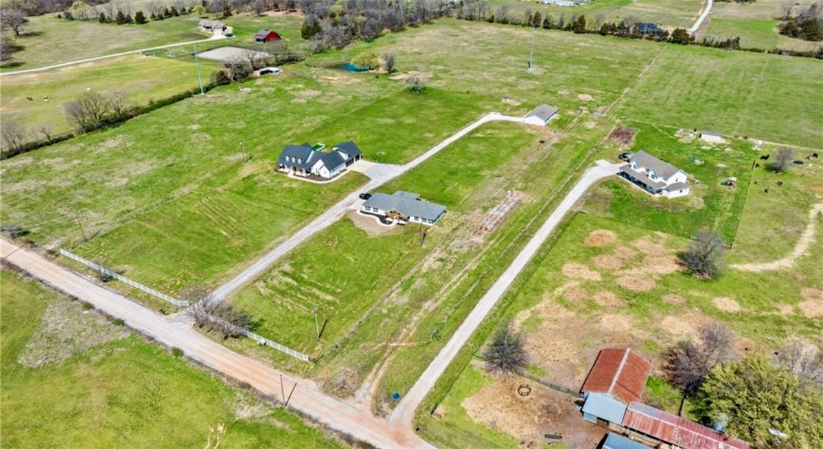 STR 24,19,32 HIGHFILL - Residential
