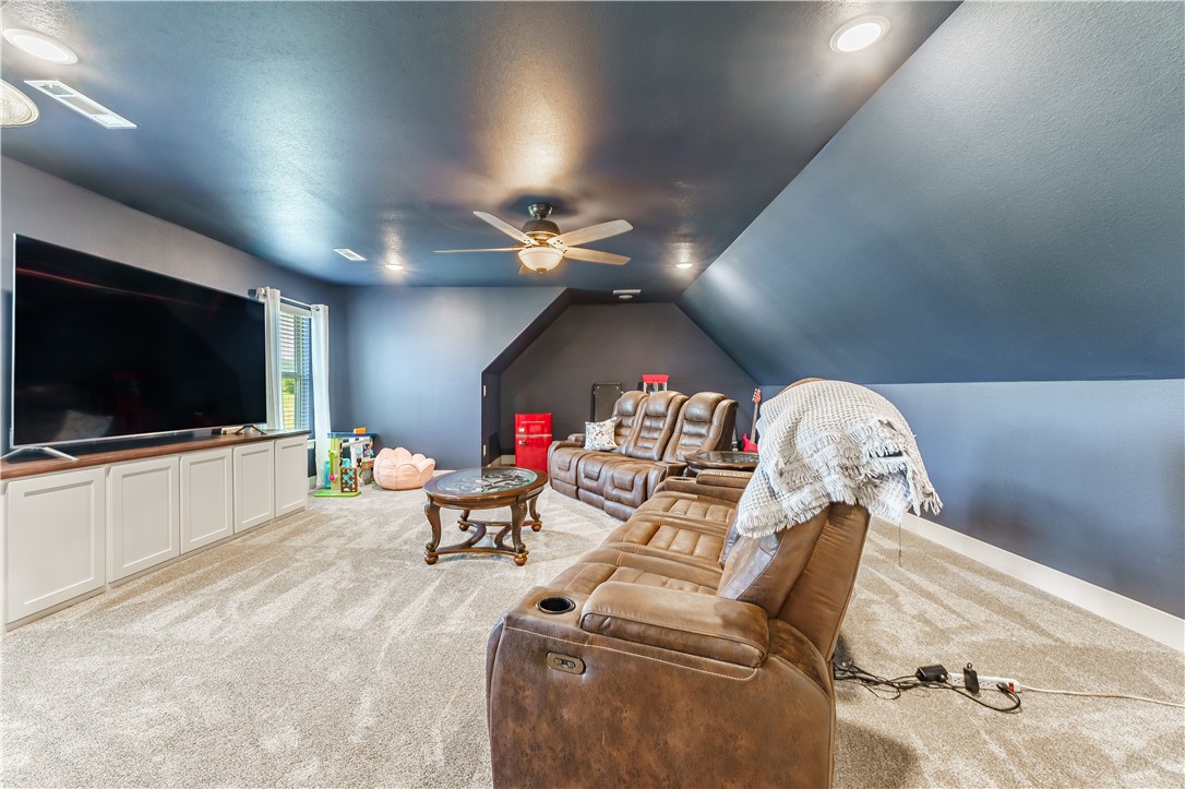 STR 24,19,32 HIGHFILL - Residential