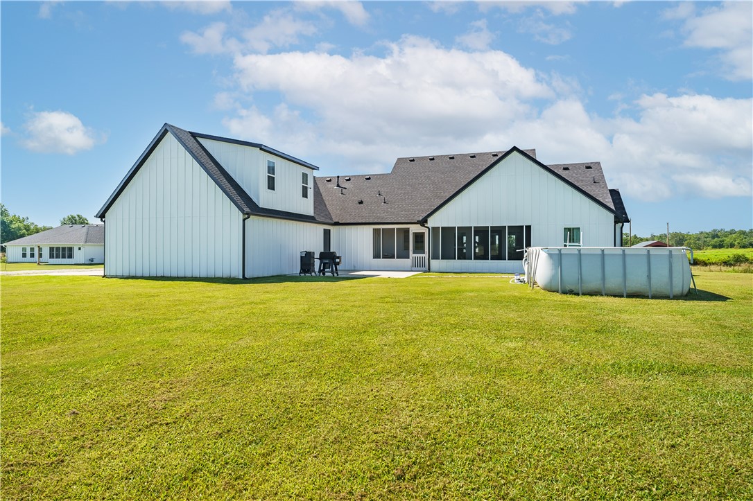 STR 24,19,32 HIGHFILL - Residential