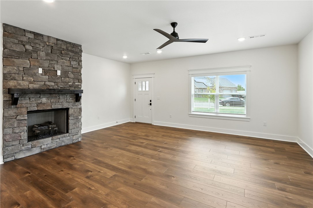 Charleston Park At Legendary Pud Springd - Residential