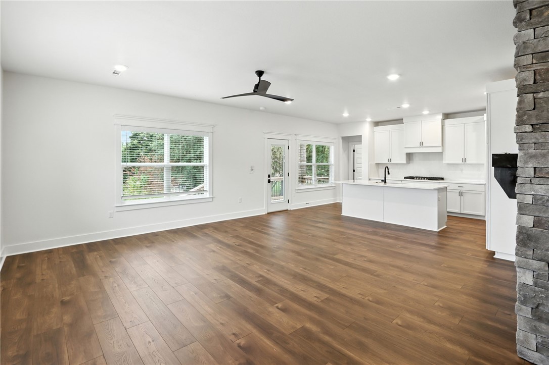 Charleston Park At Legendary Pud Springd - Residential