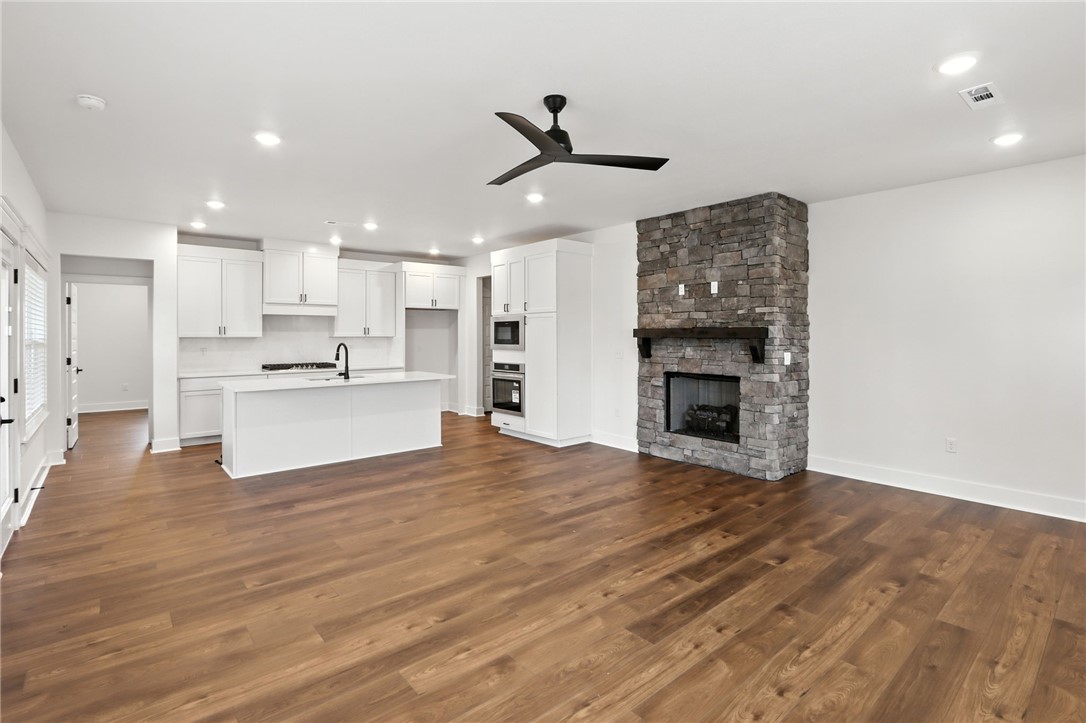 Charleston Park At Legendary Pud Springd - Residential