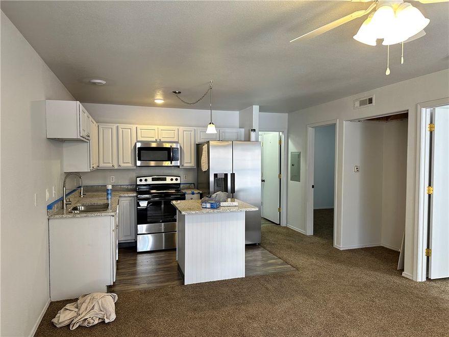 Quiet country living close to Crystal Lake just inside city limits. Spacious 2
bedroom 1 bathroom units. Free wifi. Recently remodeled. Granite counter tops.
Stainless steel appliances. Fridge, oven range, dishwasher, and microwave included. On site coin operated laundry room.