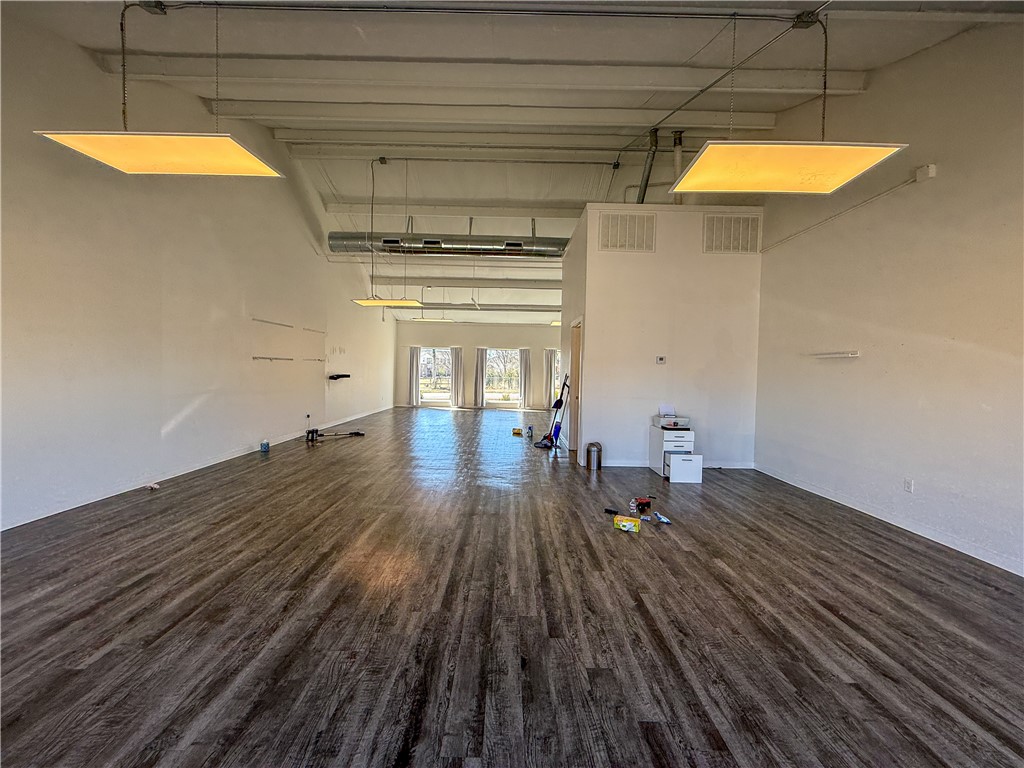 Venezia Piazza Add - Commercial Lease