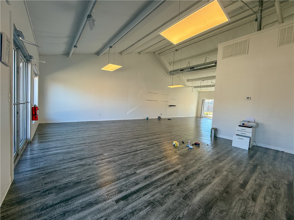 Venezia Piazza Add - Commercial Lease