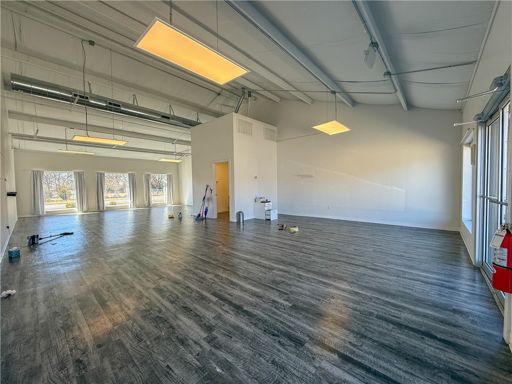 Venezia Piazza Add - Commercial Lease