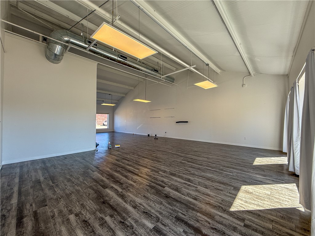 Venezia Piazza Add - Commercial Lease