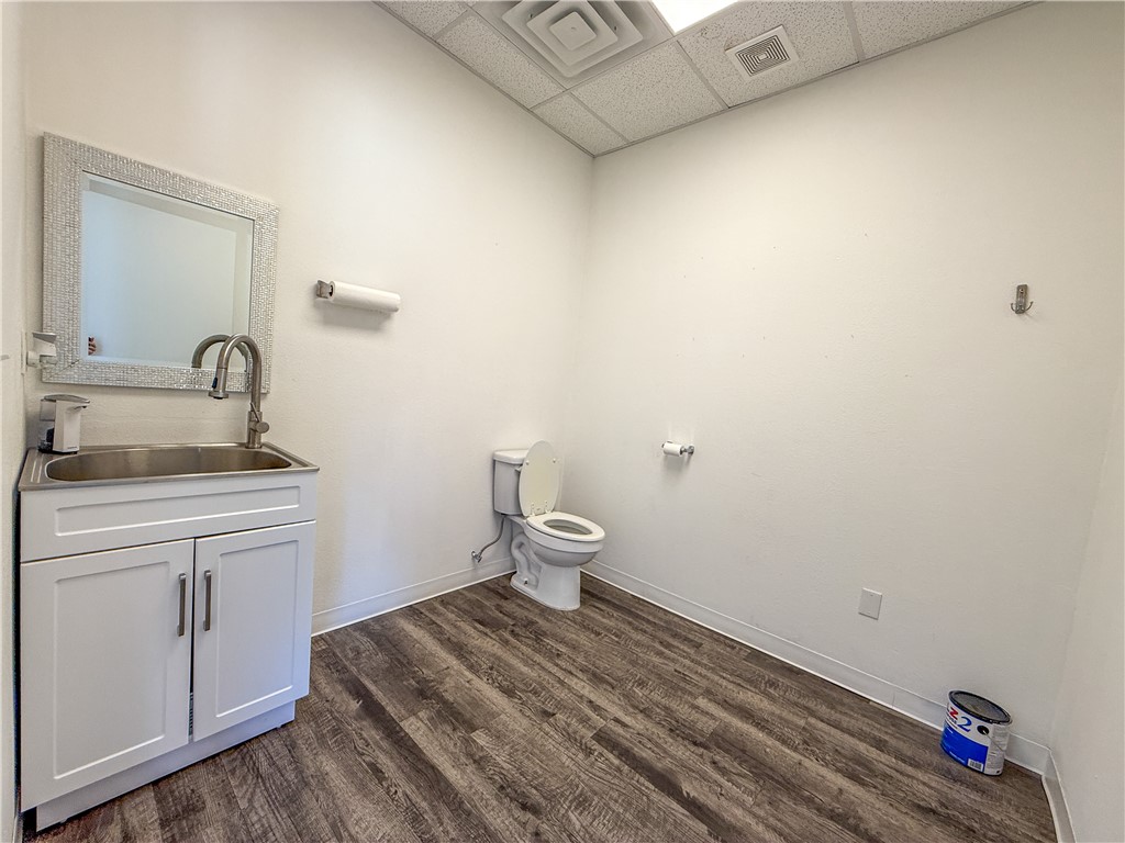 Venezia Piazza Add - Commercial Lease