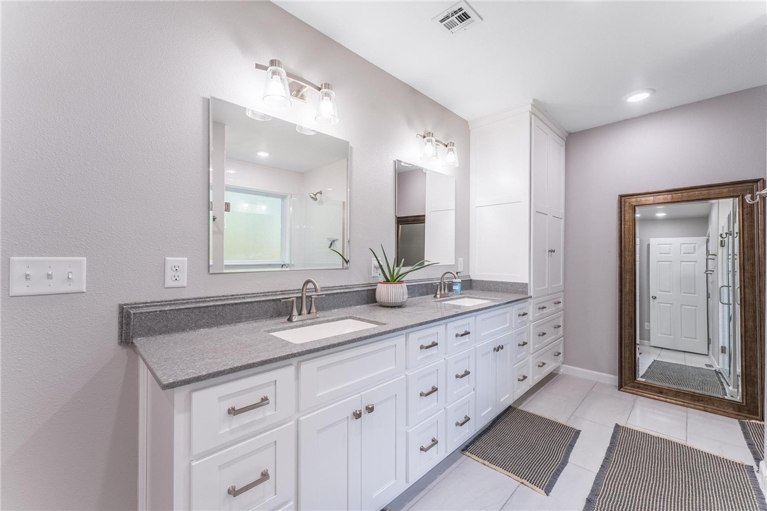 Whispering Timbers Ph 12 Rogers - Residential