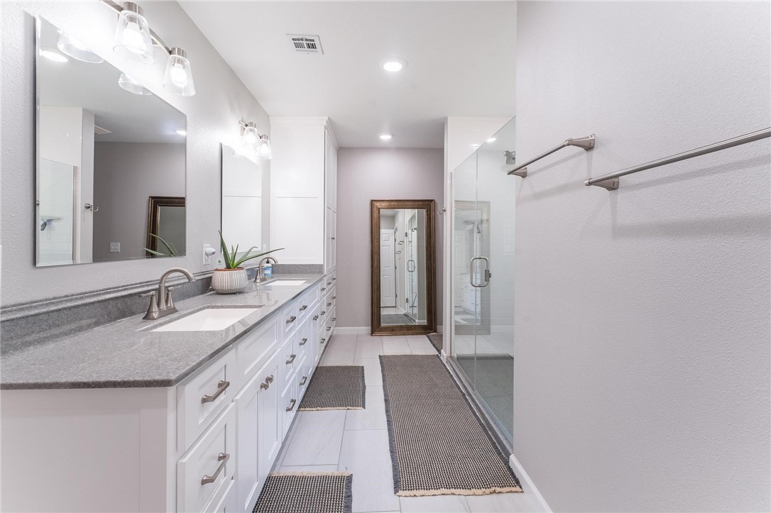 Whispering Timbers Ph 12 Rogers - Residential