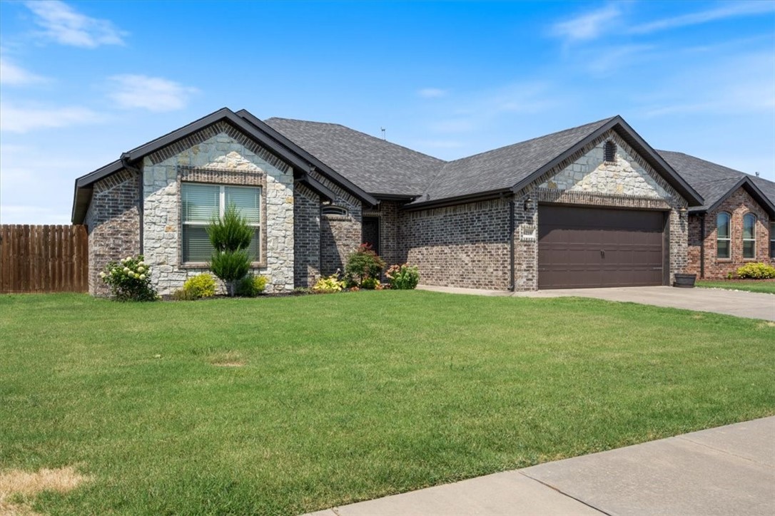 Excellent Location here with this well maintained home. With Easy access to the Razorback Greenway trail, The Promenade, The Walmart Amp, and some of the best dining and entertainment in Northwest Arkansas. This property is agent owned.