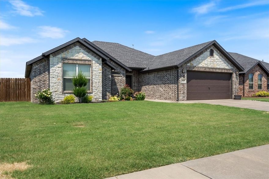 Excellent Location here with this well maintained home. With Easy access to the Razorback Greenway trail, The Promenade, The Walmart Amp, and some of the best dining and entertainment in Northwest Arkansas. This property is agent owned.