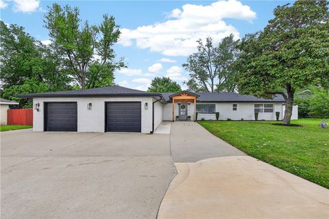 Photo of 1530 Monte Ne Road, Rogers, AR 72756 (MLS # 1344376)