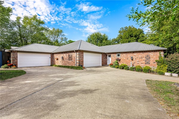 2493 & 2495 N JEREMIAH PLACE, FAYETTEVILLE, AR 72704 - Image a806da0d3175ea8da4ffff8fcfd8a173/2690457382