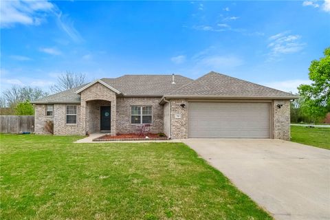 Photo of 710 Bonnie Scotland Drive, Prairie Grove, AR 72753 (MLS # 1343175)