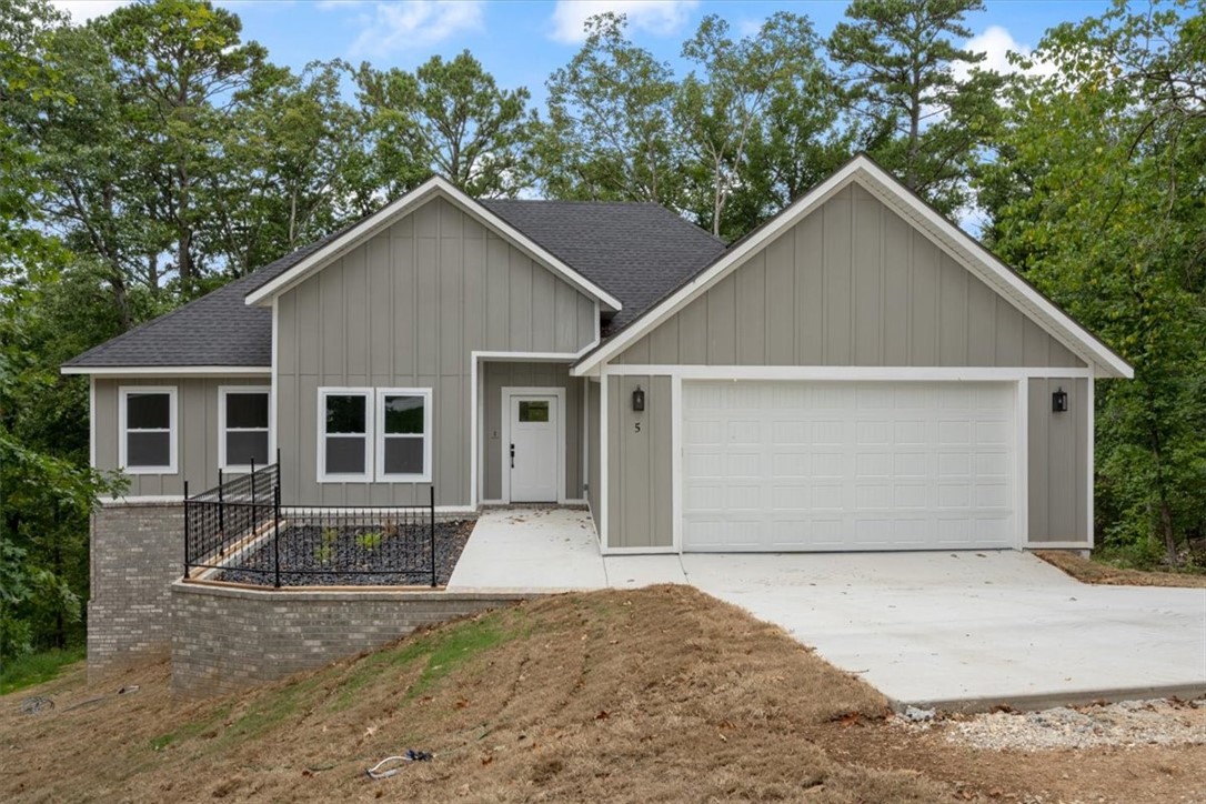 $3000 in seller credit + up to $3000 in preferred lender credits with Kiley Conner at AMC Mortgage. This BRAND NEW construction is a stunning example of craftsman architecture, featuring an open floor plan that creates a spacious and inviting atmosphere. The kitchen is equipped with a pantry, providing ample storage. The primary bath has a luxurious jacuzzi tub, and a beautiful tile shower that is sure to impress.
ON SEWER!
The home also features a practical drop zone right inside the garage door, providing a dedicated space to help keep the rest of the home clean and tidy. With its combination of practicality and luxury, this property truly is a gem that is sure to impress.