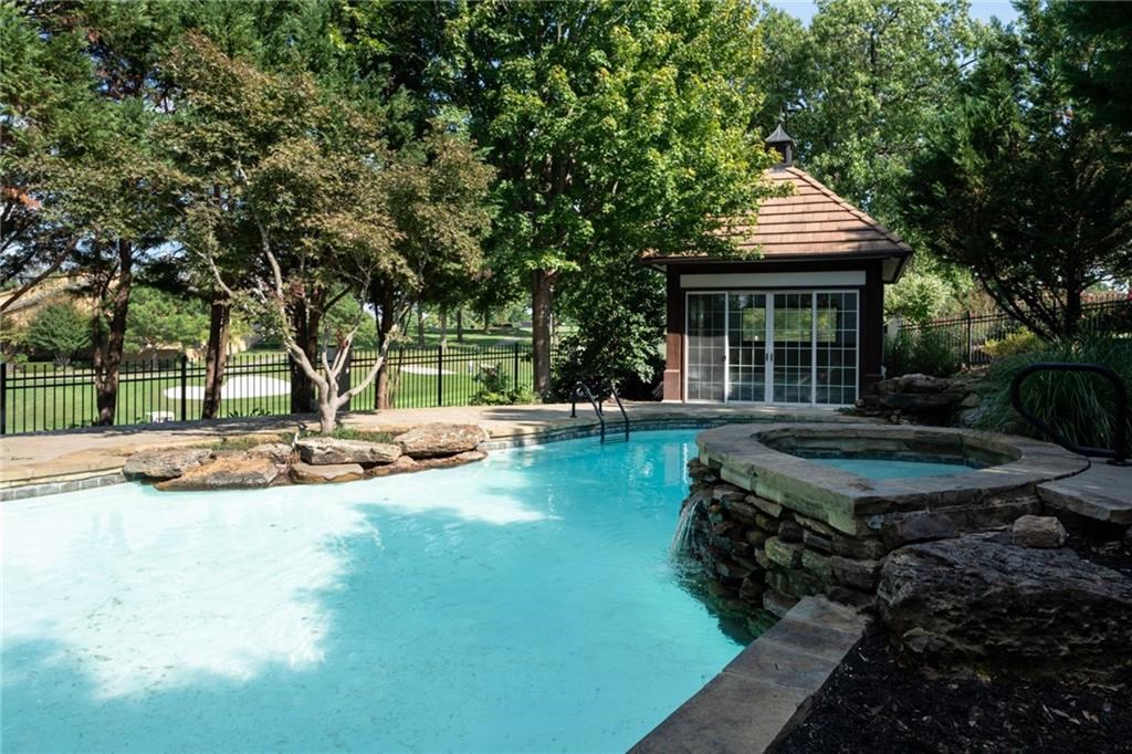 Pinnacle Golf & Cc-Rogers - Residential