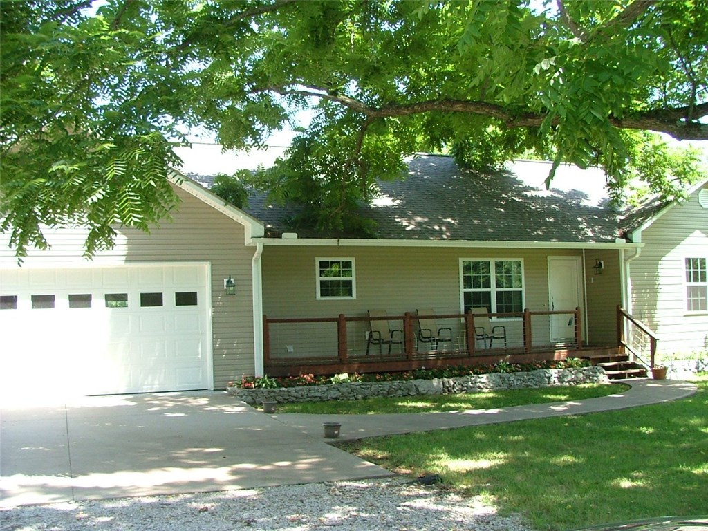 Beautiful country oasis! Custom built country home. Large 2 bedroom plus sunroom.. Beautiful hardwood floors throughout. Open kitchen with exquistie granite countertops. EF5 storm shelter. Well house. Large pantry. Huge laundry room with built in desk. Level five acres total, with 4 acres fenced, and 1 acre lovlingly lanscaped with mature trees. If you are looking for peaceful paradise.... this home is for you!