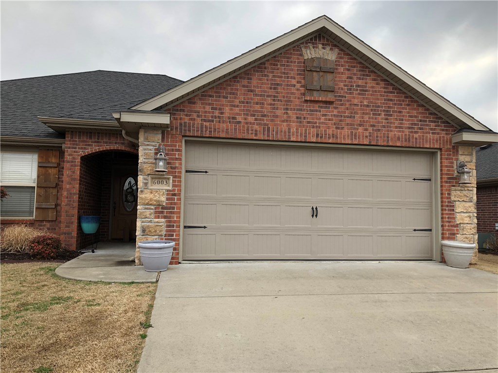 Beautiful 3 bed, 2 bath single family home off Bellview Rd. Split floor plan, crown molding, hardwood flooring, gas fireplace in large open living room. All kitchen and laundry appliances included. Wood privacy fence, 2 car garage. Covered back patio. Great location to I-49, schools and shopping. Tenant occupied until 6/7.