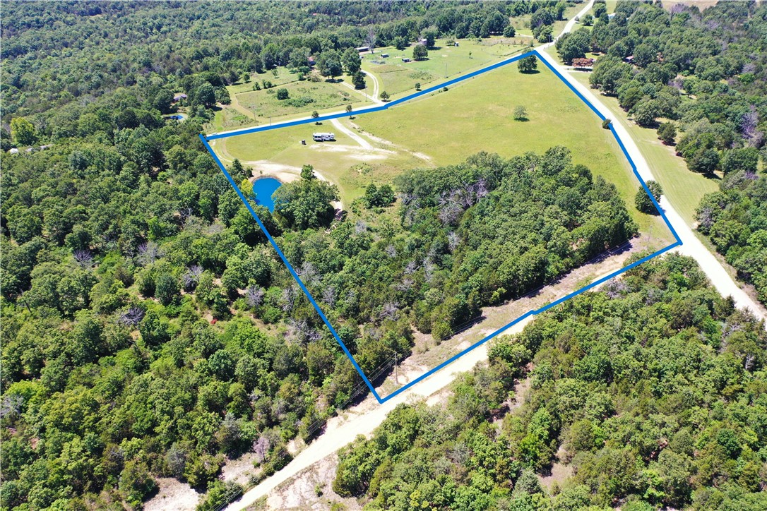This amazing 11ac/ml mostly cleared and level lot, located near Norfork Lake and Mountain Home, Arkansas, presents a rare opportunity to build your dream home. Embrace nature's beauty while enjoying the convenience of already having well water, septic, electric, and fiber optic Internet, set up for a three-bedroom home. Bring your horses, and cows, then turn them loose on the vast hayfield, and indulge in fishing adventures at the well-stocked pond. A building pad has already been dosed off. All thatās left to do is build your dream home and move in. Your Ozark paradise awaits!