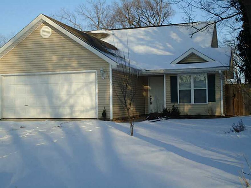 MUST SEE ONLY 8 BLOCKS FROM THE SQUARE AND TWO BLOCKS TO CRYSTAL BRIDGES BACK ENTRY GRANITE COUNTERS IN KITCHEN AND BATHS. NEW CARPET IN LIVINGROOM AND MASTER BED. LARGE FENCED YARD IN BACK.