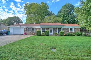 If you are looking for a house that has BIG updates and a small price this may be the one. 400 East Holly is over 1500 sq feet with three bedrooms and two baths. The Kitchen has been redone to perfection and the roof is new. It is close to Tech so it would make a good rental or a nice home for a first time buyer. If you have been looking in this price range this may be your lucky day.