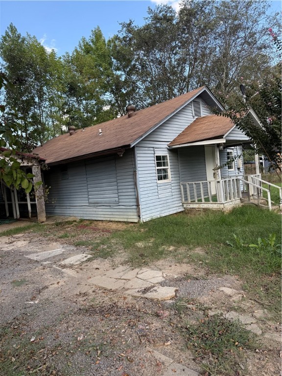 Attention investors! This 3-bedroom home is perfectly situated in the heart of town, just one block from the school, making it an ideal opportunity for rental income or a renovation project. With its prime location and strong potential, this property is ready for new landlords to bring their vision to life. SOLD AS IS