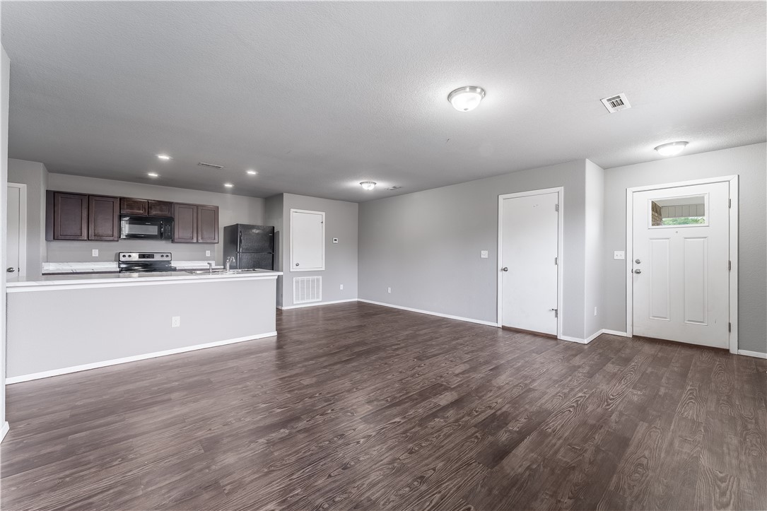Holland Crossing Comm Sub - Residential Lease