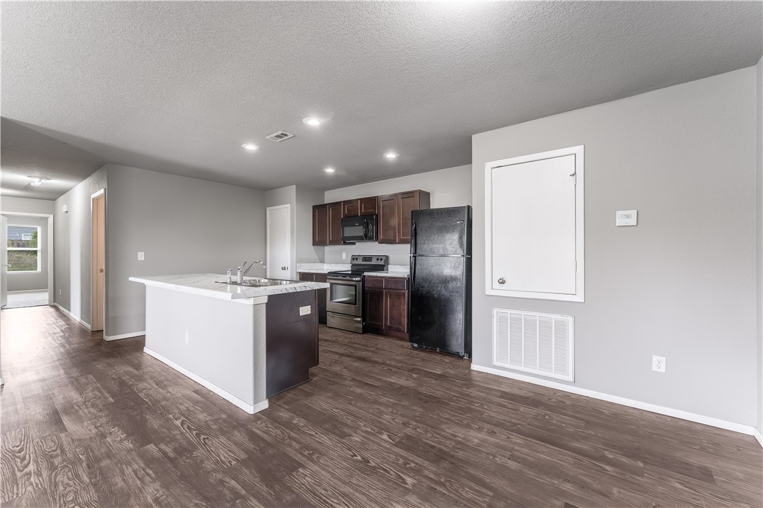 Holland Crossing Comm Sub - Residential Lease