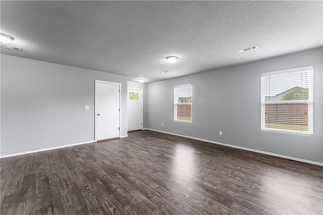 Holland Crossing Comm Sub - Residential Lease