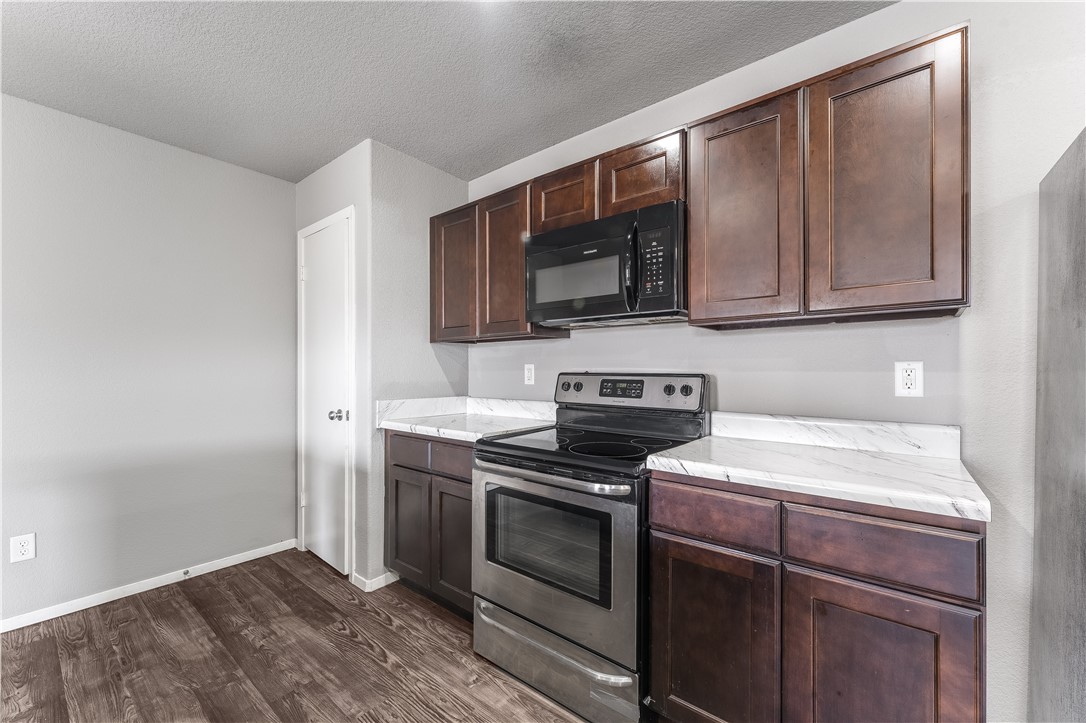 Holland Crossing Comm Sub - Residential Lease