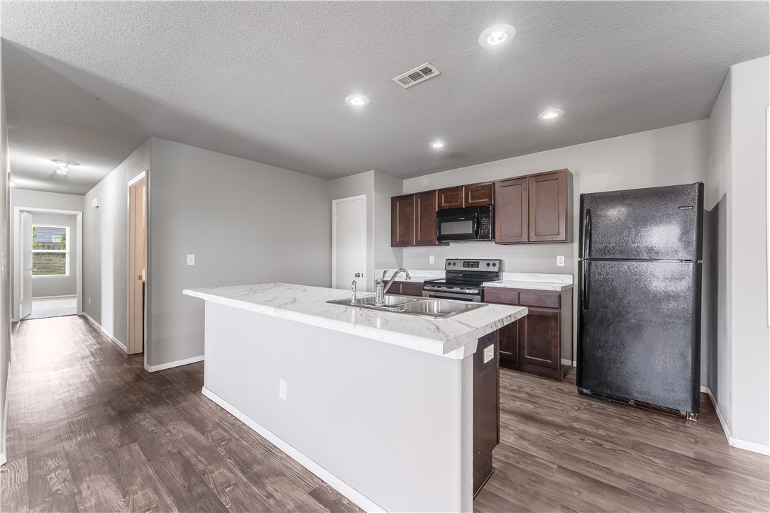 Holland Crossing Comm Sub - Residential Lease