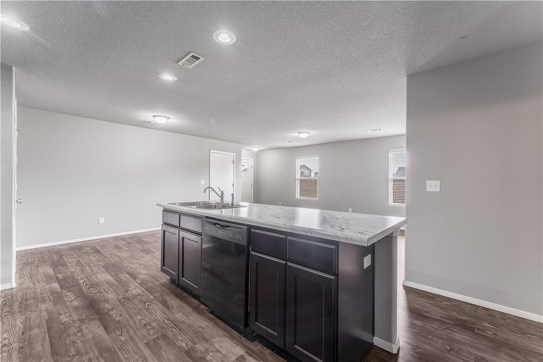 Holland Crossing Comm Sub - Residential Lease