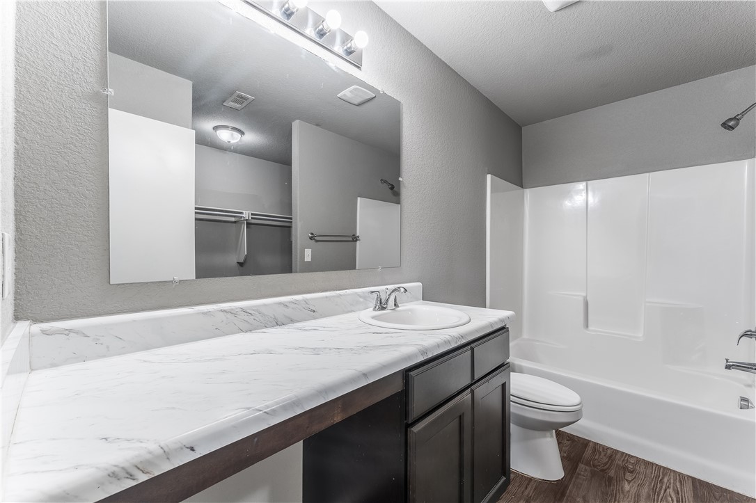 Holland Crossing Comm Sub - Residential Lease