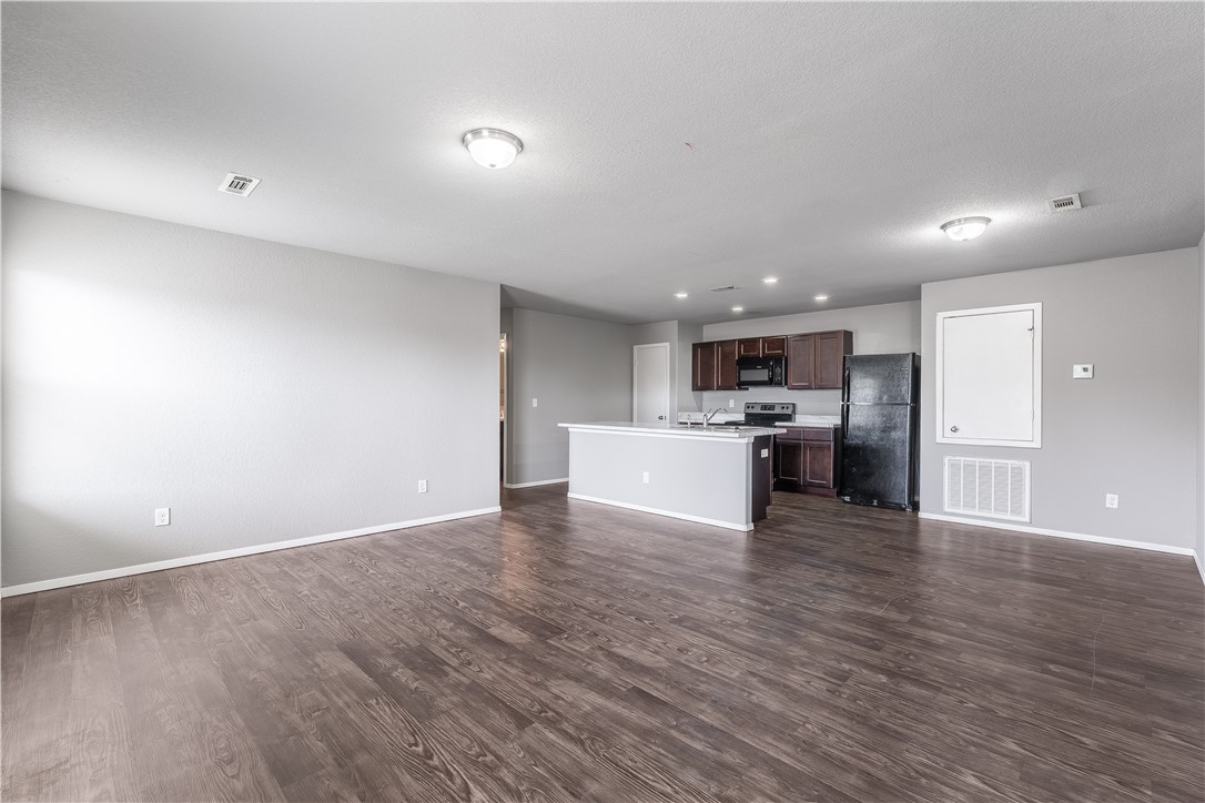 Holland Crossing Comm Sub - Residential Lease