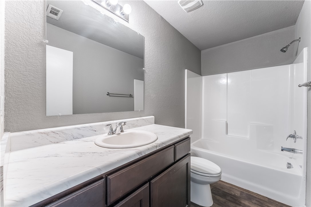 Holland Crossing Comm Sub - Residential Lease