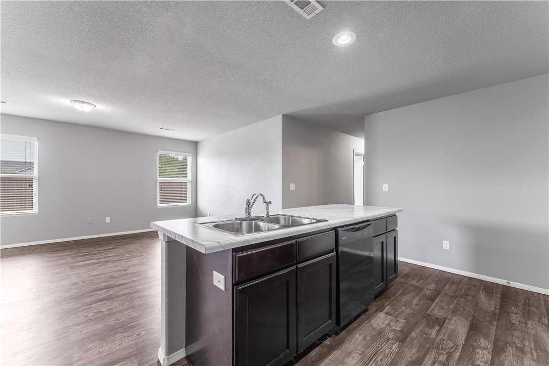 Holland Crossing Comm Sub - Residential Lease